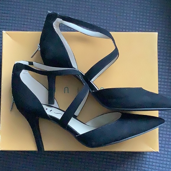 Unisa Women’s Black Fabric Pump - Picture 3 of 3